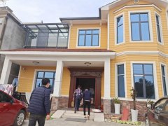 輕鋼老大帶領(lǐng)施工團隊給老業(yè)務(wù)拜年送福利！