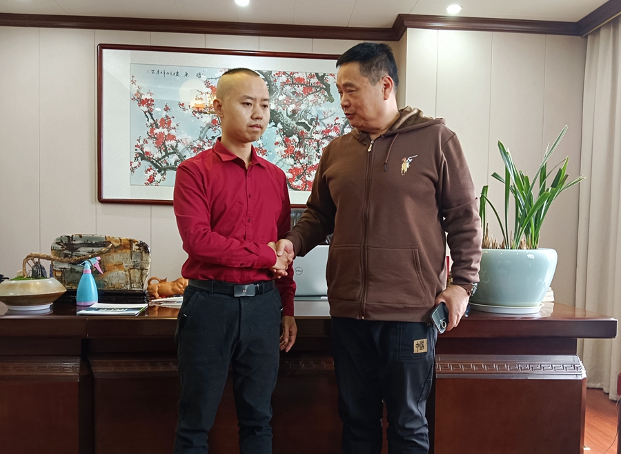 歡迎美國(guó)華僑進(jìn)出口商會(huì)副會(huì)長(zhǎng)到睿婕工廠考察，未來(lái)將共同出口輕鋼房屋材料到美國(guó)