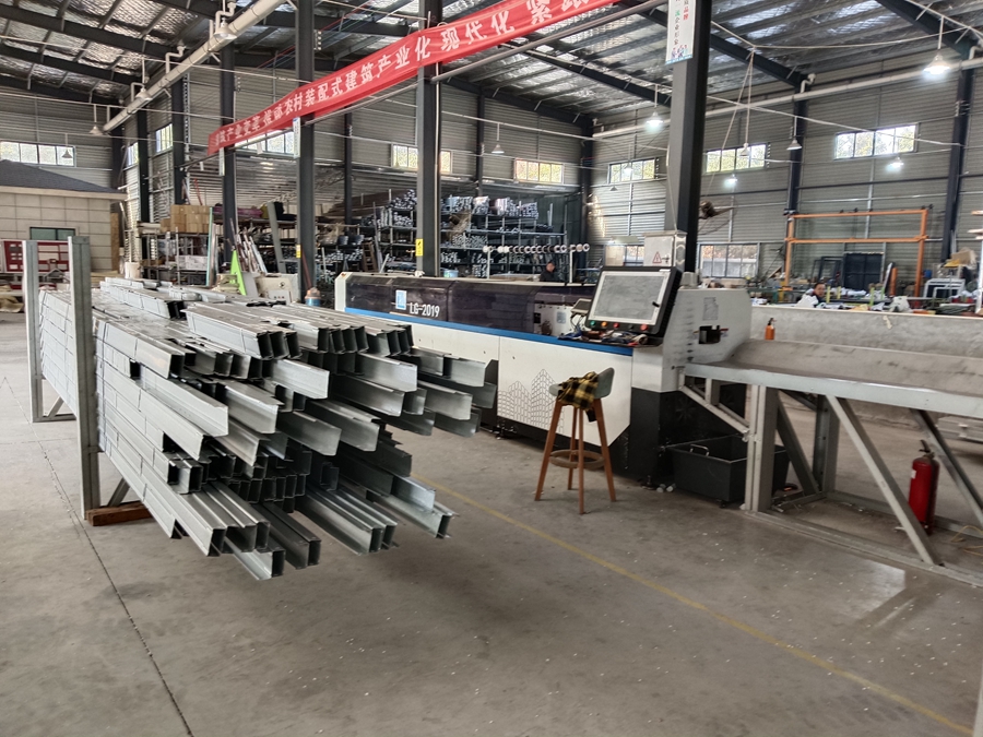 輕鋼別墅龍骨設(shè)備生產(chǎn)說明(圖2) 輕鋼別墅龍骨設(shè)備生產(chǎn)說明(圖2)