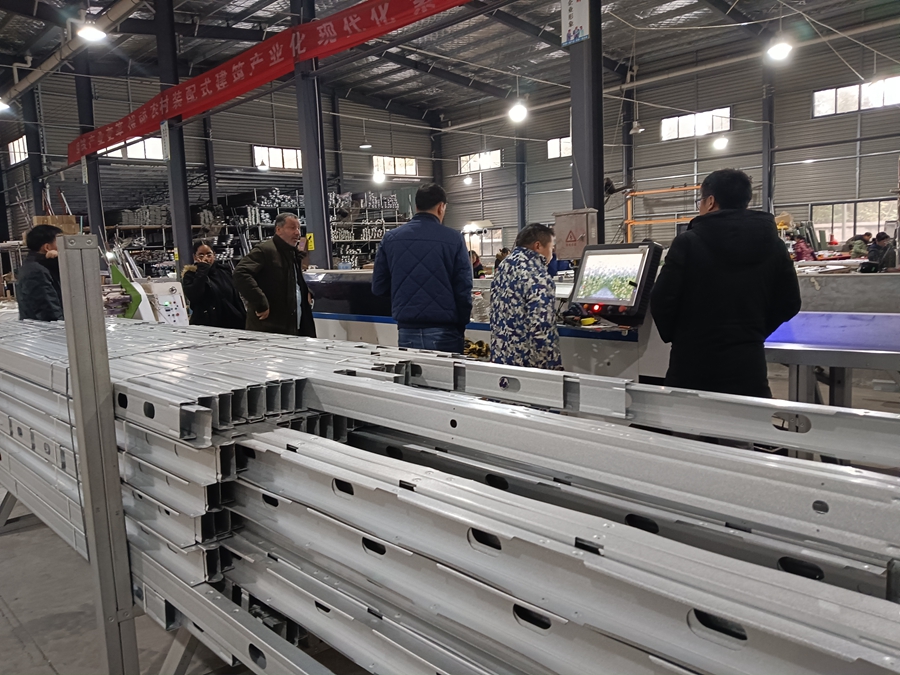 歡迎迪拜合作伙伴到睿婕輕鋼別墅工廠考察,此刻我們將進入中東市場！