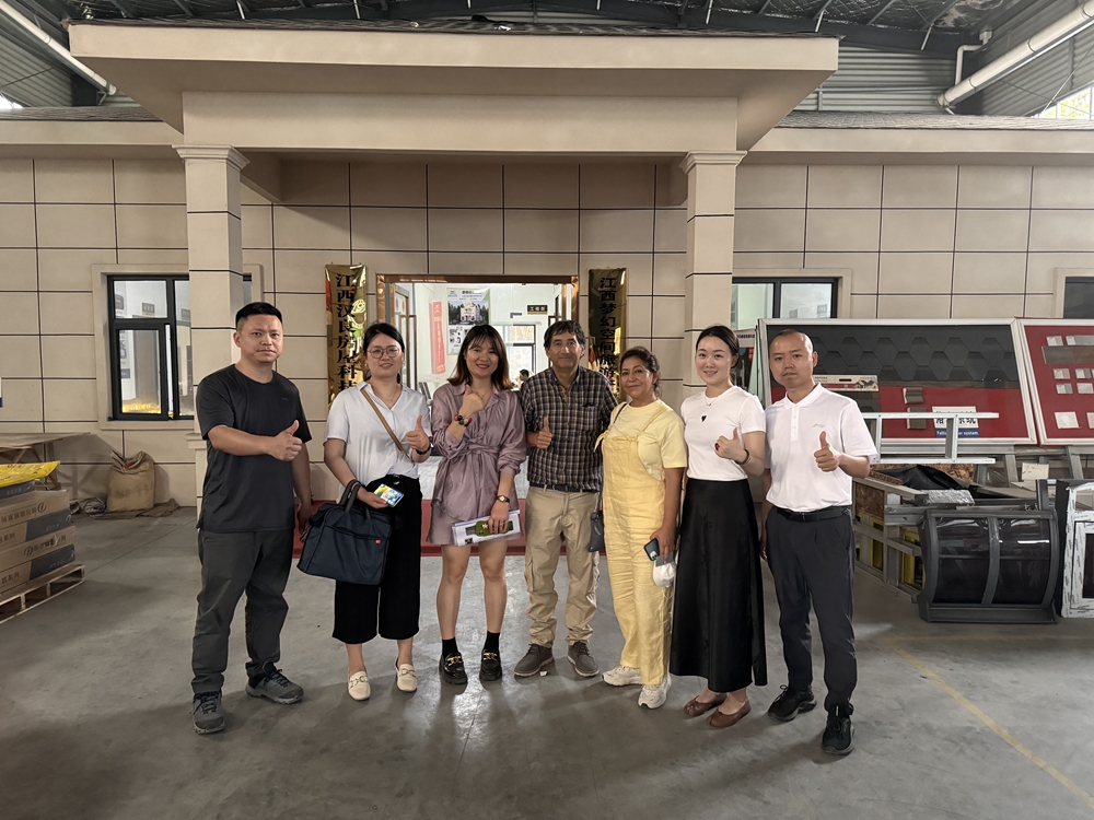 厄瓜多爾建筑商考察睿婕工廠：輕鋼別墅出口南美，合作前景廣闊！